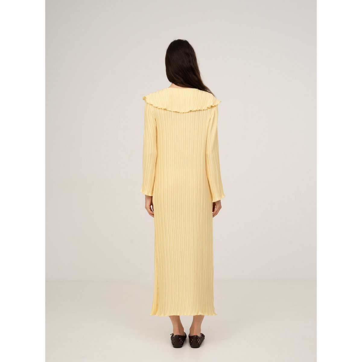 Langes gelbes Faltenkleid von Beurre