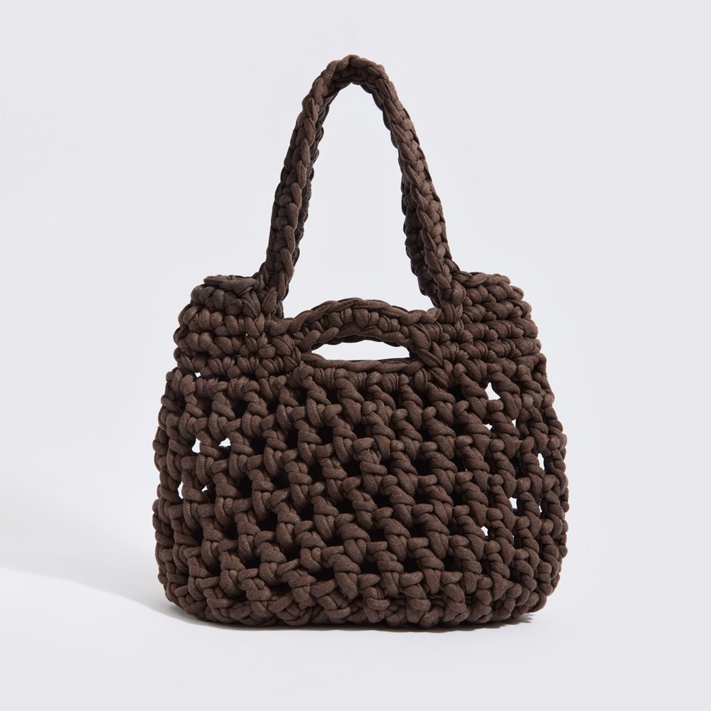 Bolso tote tejido a mano ¨Sparti” con bolsa impermeable moca