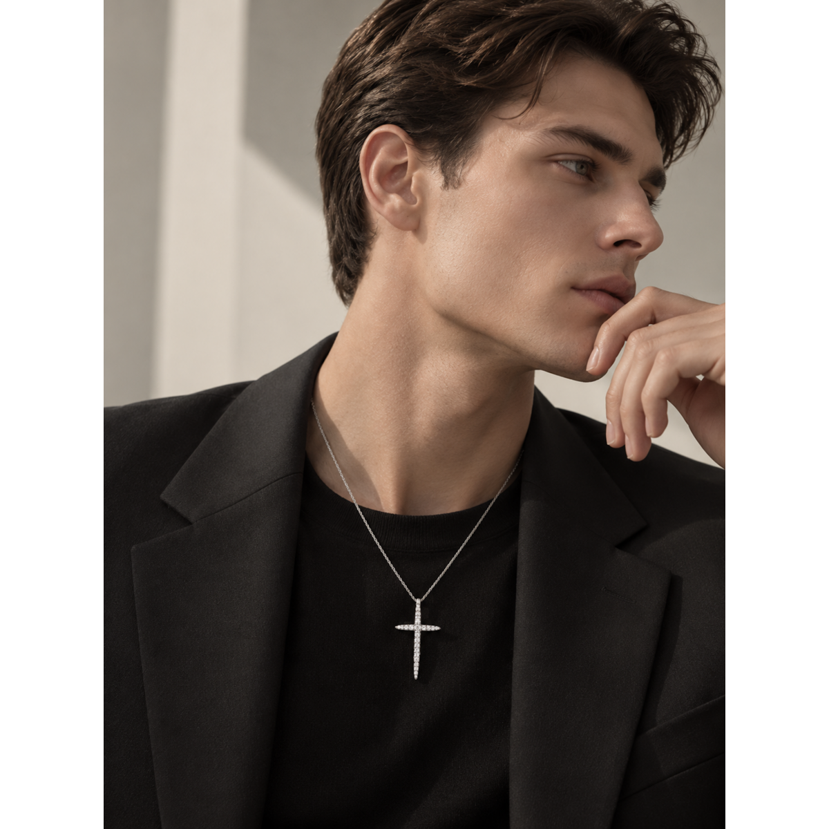 Verfijnde taps toelopende Moissanite kruisketting