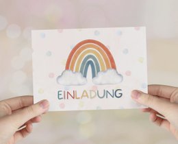 Biglietto d'invito arcobaleno per compleanno bambina o invito per battesimo, comunione, cresima o consacrazione giovanile da compilare nella busta