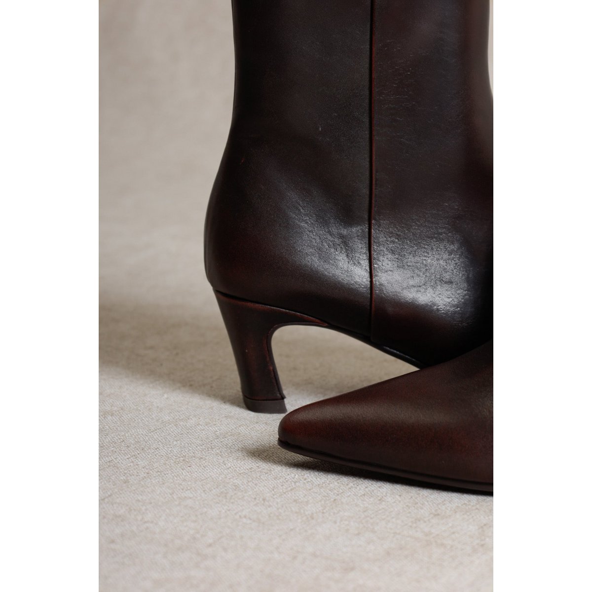 LINDA BROWNISH BRUSH – Pointed Nappa Heeled Boots