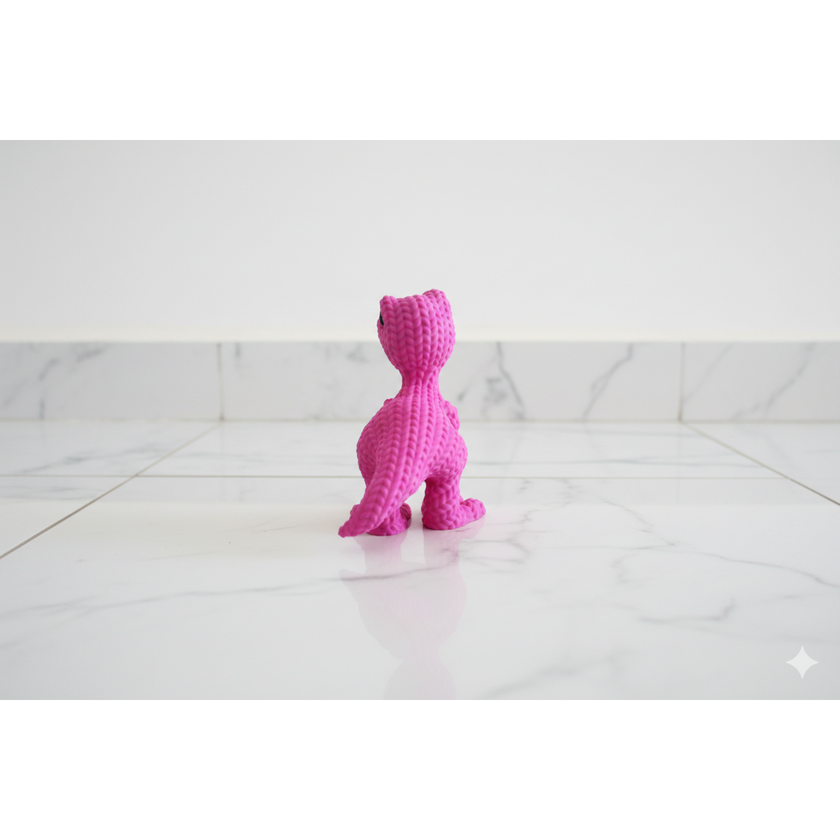 Eterna Wonder — Dzianinowa figurka dinozaura — Dekoracyjna mini rzeźba — Różowa — 15 cm