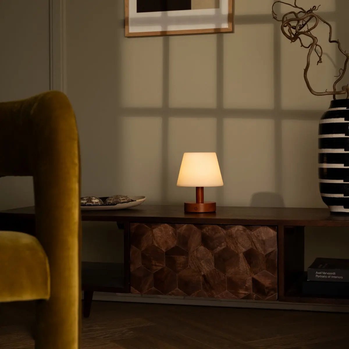 Teddy Chestnut Brown genopladelig træbordlampe