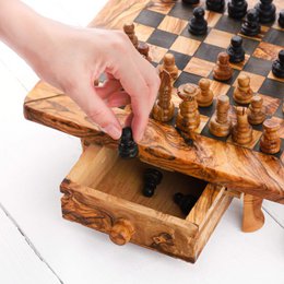 Juego de ajedrez de madera de olivo hecho a mano con cajones de almacenamiento