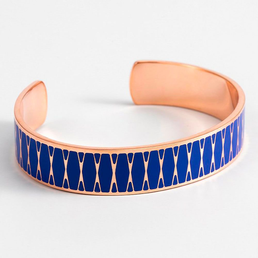 Blauwe emailarmbandroze afwerking