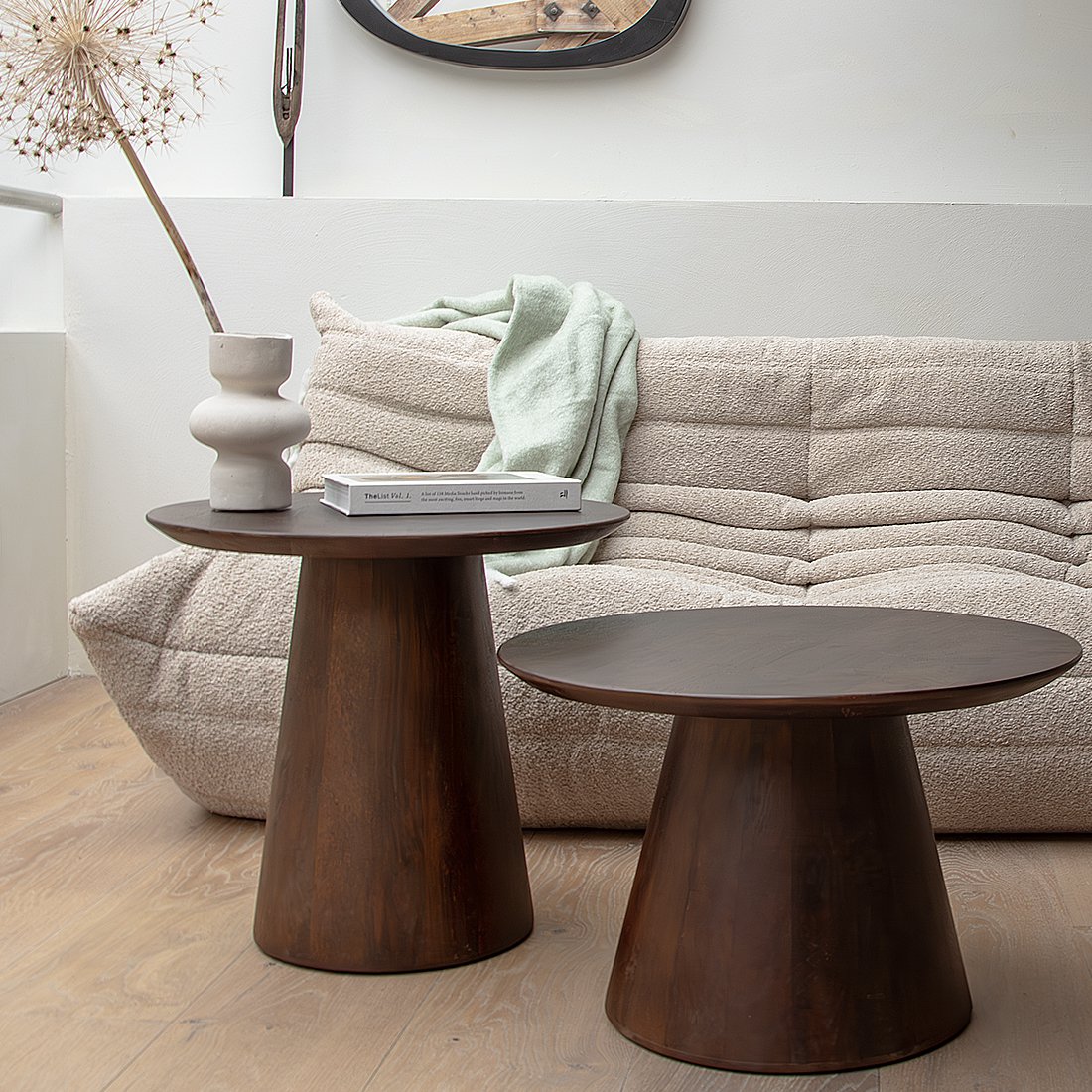 Bullnose cone bijzettafel mangohout Ø55 cm