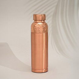 Puur koperen waterfles gehamerde rand boven ± 950 ml
