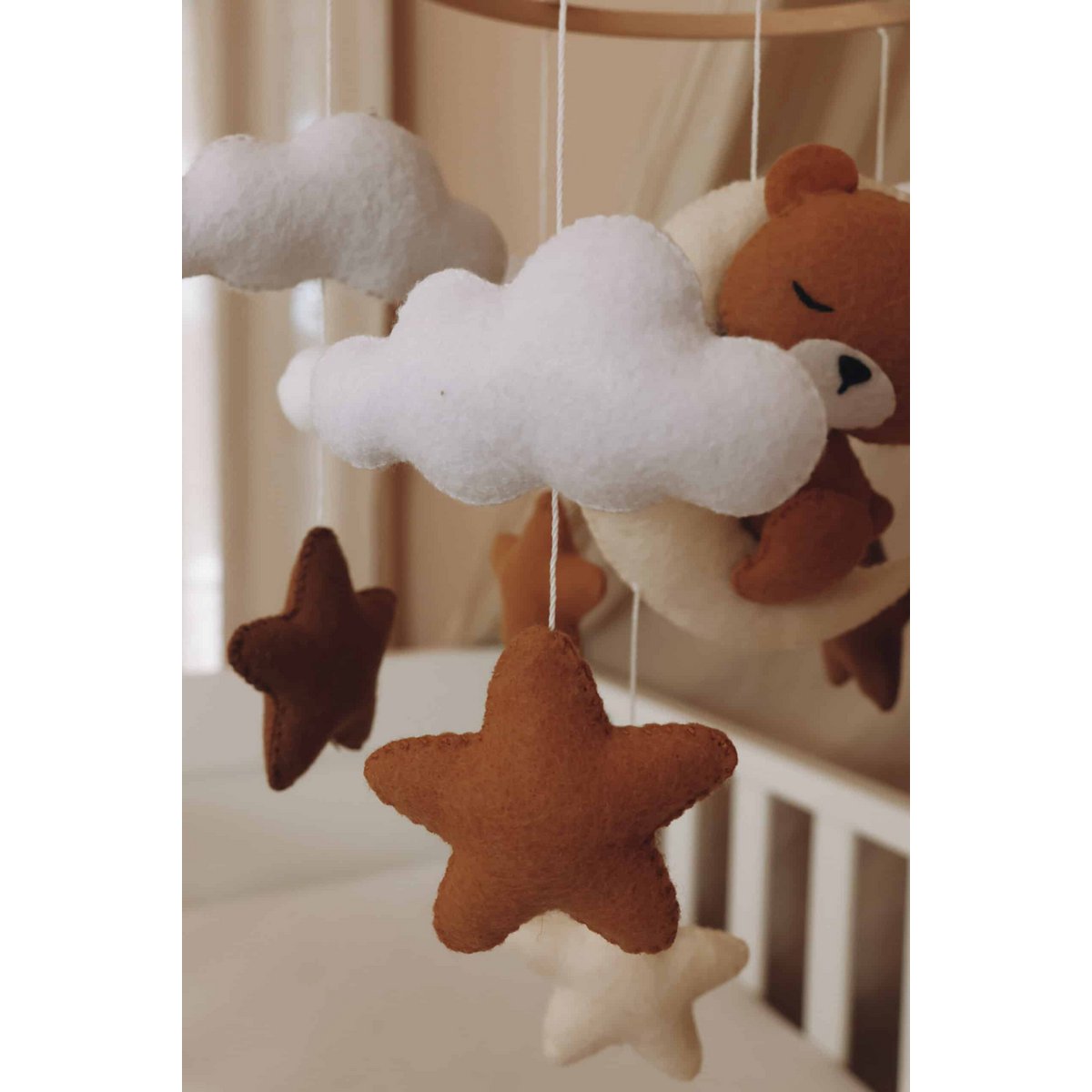Handgemaakte Slapende Teddybeer Muziekmobiel - Boxmobiel - Baby mobile - mobile wickeltisch