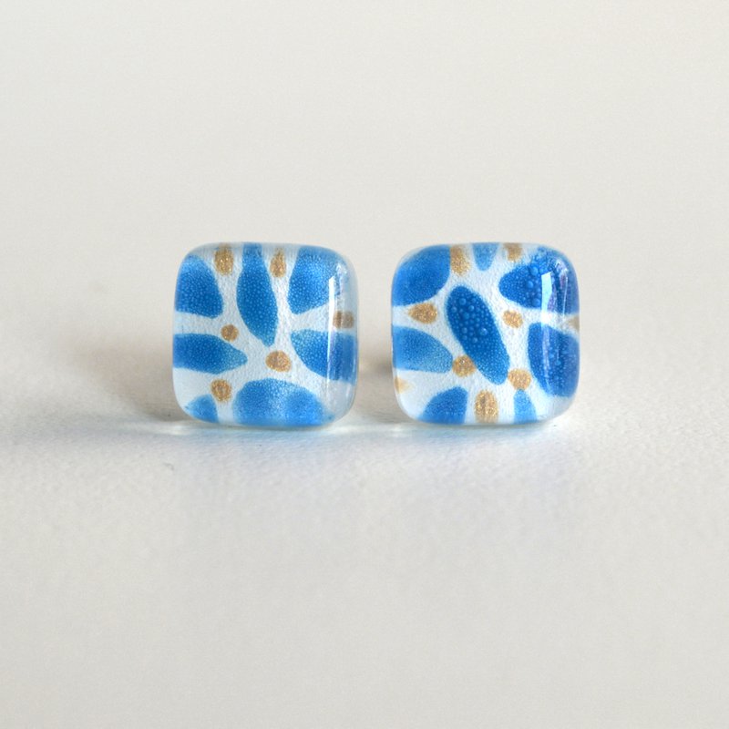 Kleine glazen oorbellen, Sterling zilveren paaltjes, Cerulean blauwe bladeren en gouden bessen