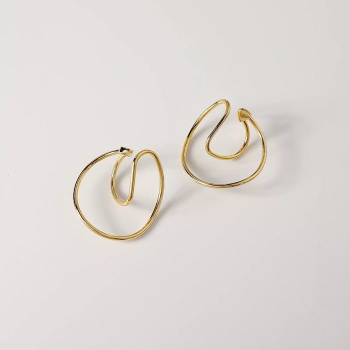 Ear Cuff con linea fluida geometrica 3D: un paio