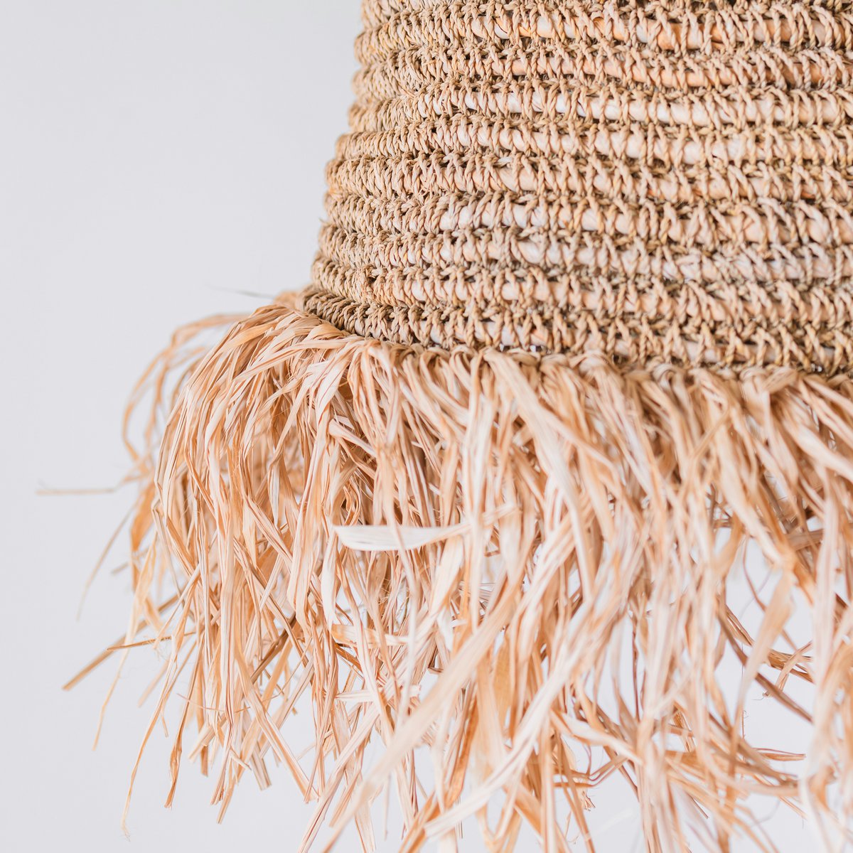 Raffia Boho Lampeskærm – Hængelampe – Pendel – Håndvævet loftslampe med lange frynser (3 størrelser Ø 30/40/50 cm) KALIMA