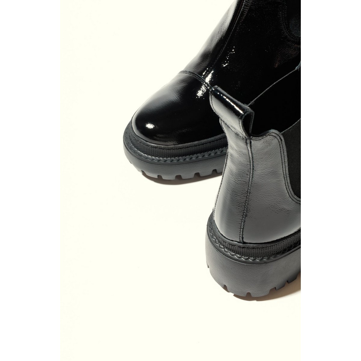 MACU BLACK – Stiefeletten aus Lackleder mit extra leichter Sohle