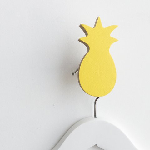 GELE ANANAS MUURHAAK