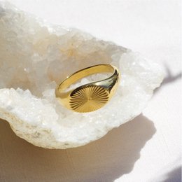 Medaljon - Signet Sunburst Gold Ring