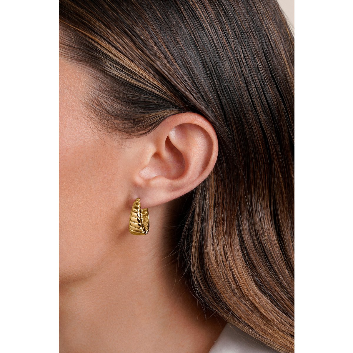 Aros piramidales plata bañada en oro 20mm