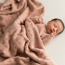 Babytæppe gennembrudt pink