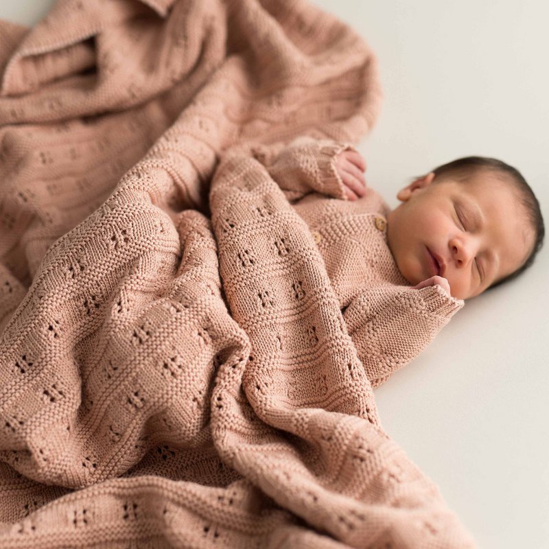 Babytæppe gennembrudt pink