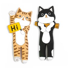  Multicolored magnetic cat-shaped hooks, featuring a tabby cat and a black and white cat, both holding signs that say "Hi".