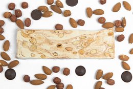 Torrone al miele, mandorle, cioccolato e nocciole (tavoletta da 100g)