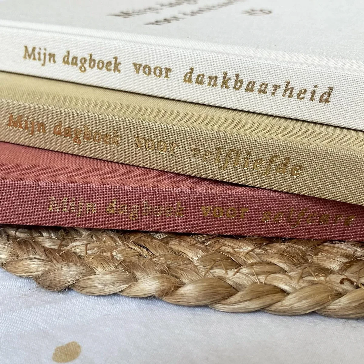 Fyllbooks Tagebuch für Dankbarkeit – Leinencreme mit Goldfolie