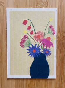 Blaue Vase mit Wildblumen -Kartonkarte