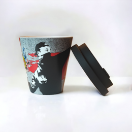 Kubek podróżny Banksy w RPET 230 ml - Miotacz kwiatów
