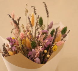 Grande fascio di mazzi di fiori secchi - primavera