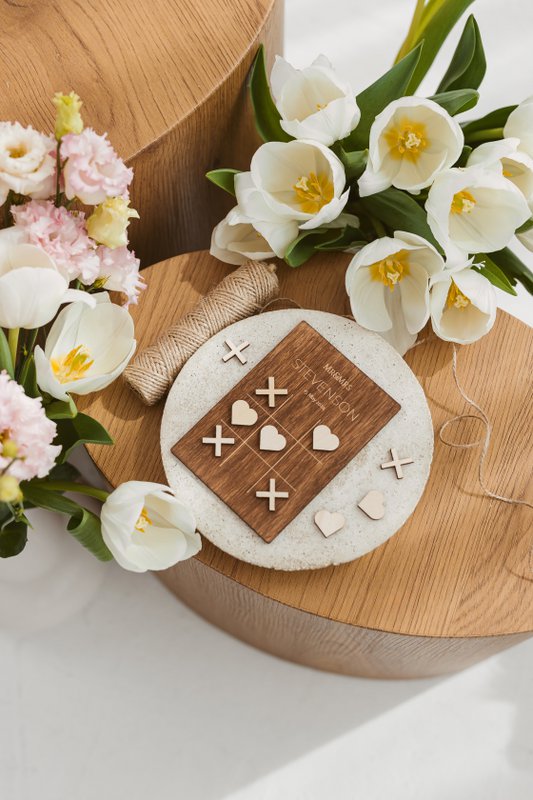 Personalised wooden favor| Tic tac toe wedding game| rustic wedding gift| noughts and crosses table decoration| Mr and Mrs wedding decor