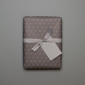 5 simple gift tags "Triangles" in brown made from 100% recycled paper