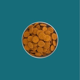 Bulk 2kg package of savory cheese and tomato biscuits for pets. Crunchy texture and natural ingredients.