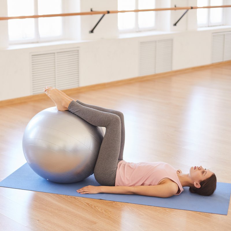 Yoga and Fitness Ball Size S 55 cm Gray - Pump Supplied - Resistant and Multi-Use - Gym Ball - Optimal Adhesion