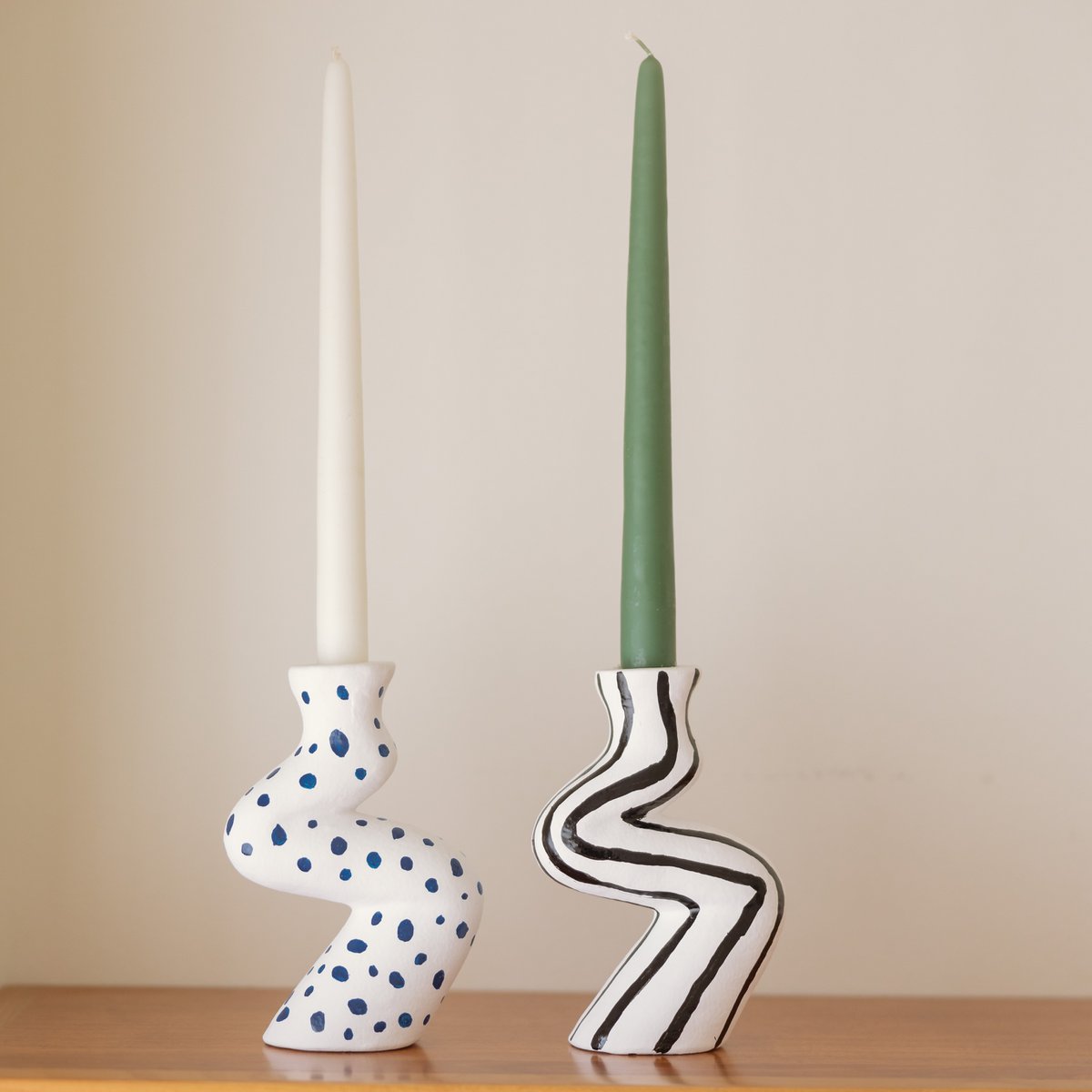 Candelabro de cerámica pintado a mano