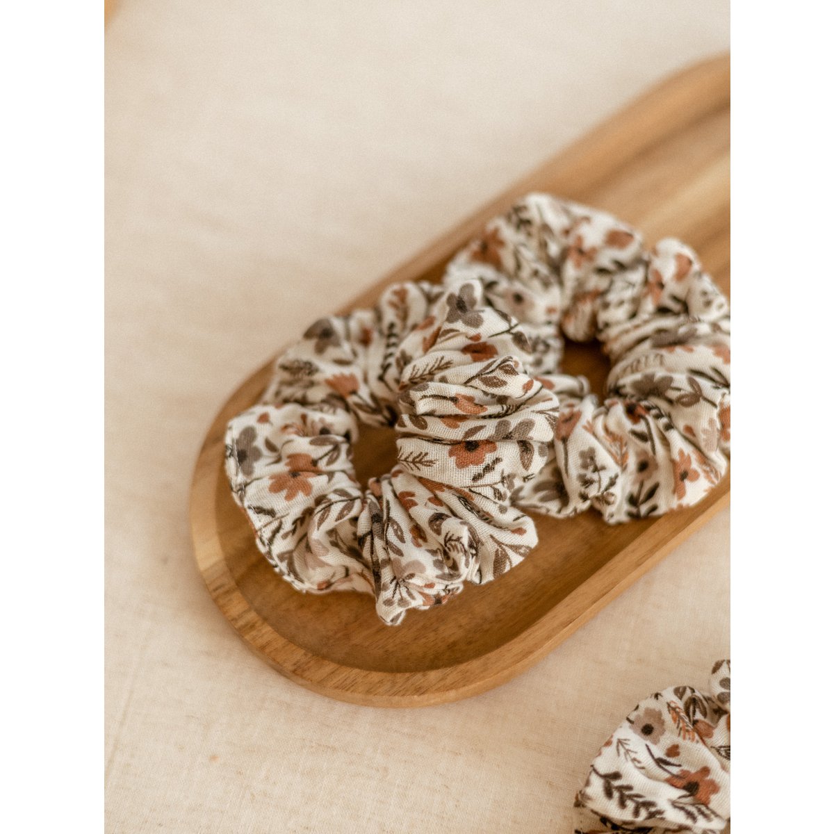 Breites Scrunchie / Ditsy Blumen
