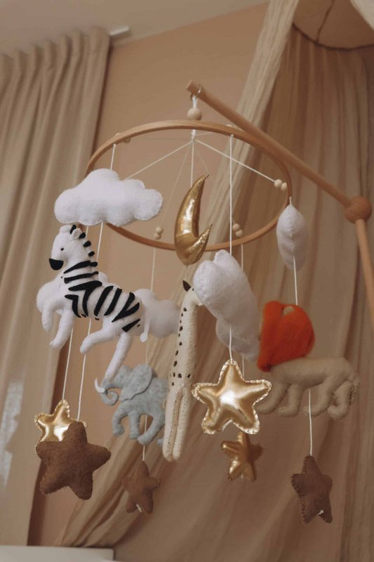 Håndlavet Safari Muziekmobiel - Boxmobiel - babymobil - mobil wickeltisch