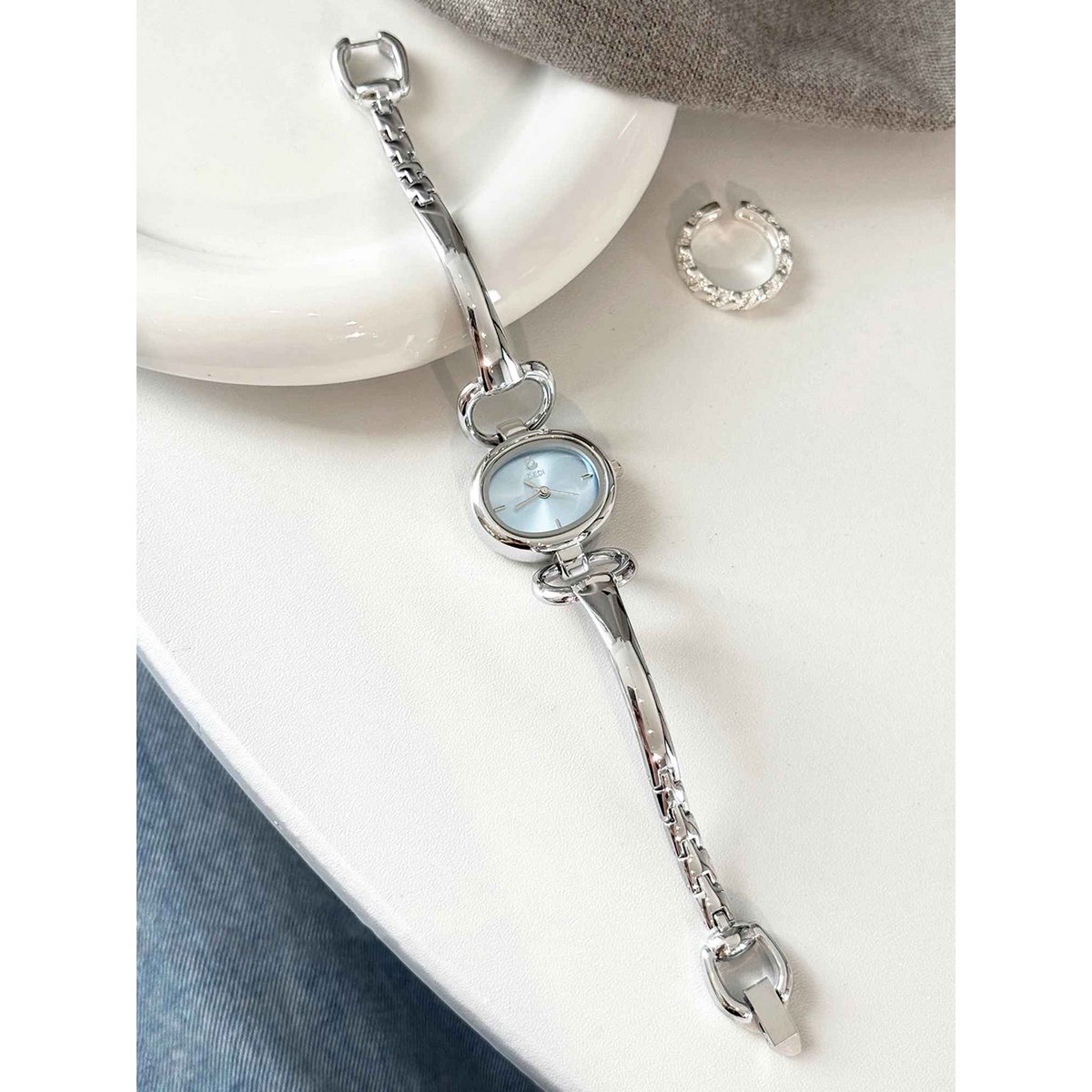 Herald – Damen-Quarzuhr im Vintage-Stil in Burgunderrot mit ovalem Gehäuse