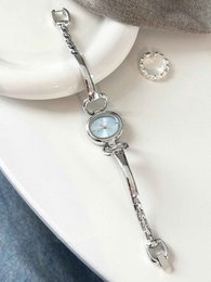 Herald – Damen-Quarzuhr im Vintage-Stil in Burgunderrot mit ovalem Gehäuse