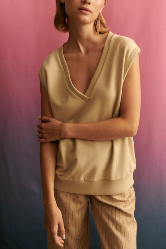 Tabea sweatervest i sandfarve til kvinder