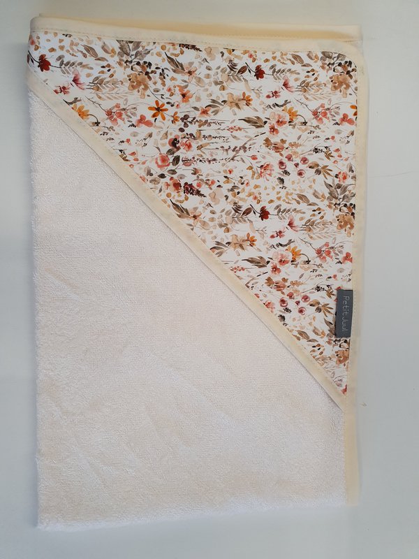 badcape off white flower