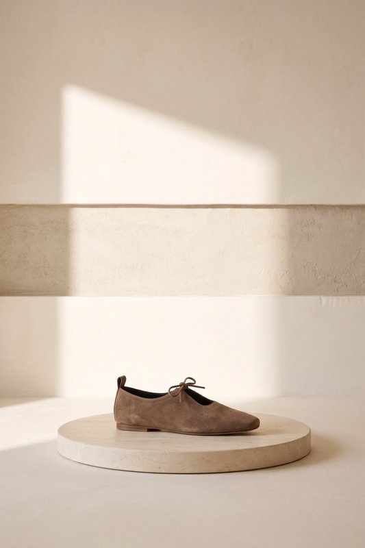 KATY LIGHT TAUPE – Flache Schuhe aus weichem Leder mit Schnürung vorne