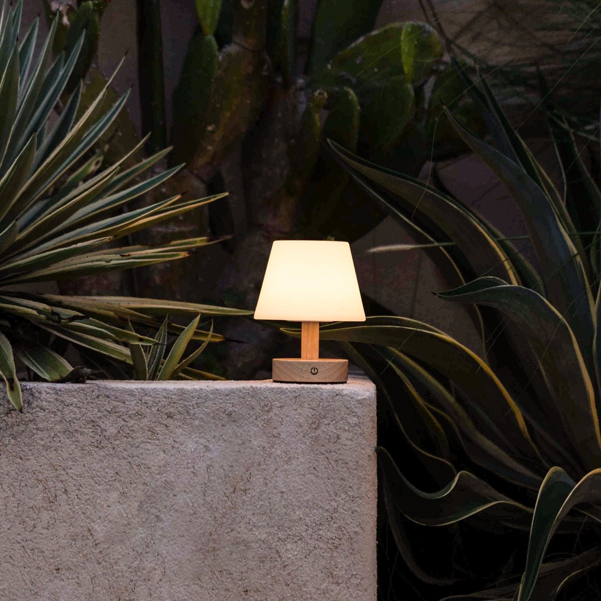 Lampe de table rechargeable en bois marron clair Teddy