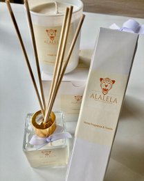 Elegant jasmine-scented reed diffuser with a decorative glass bottle and wooden reeds, packaged in a sleek white box with the Realela brand logo.