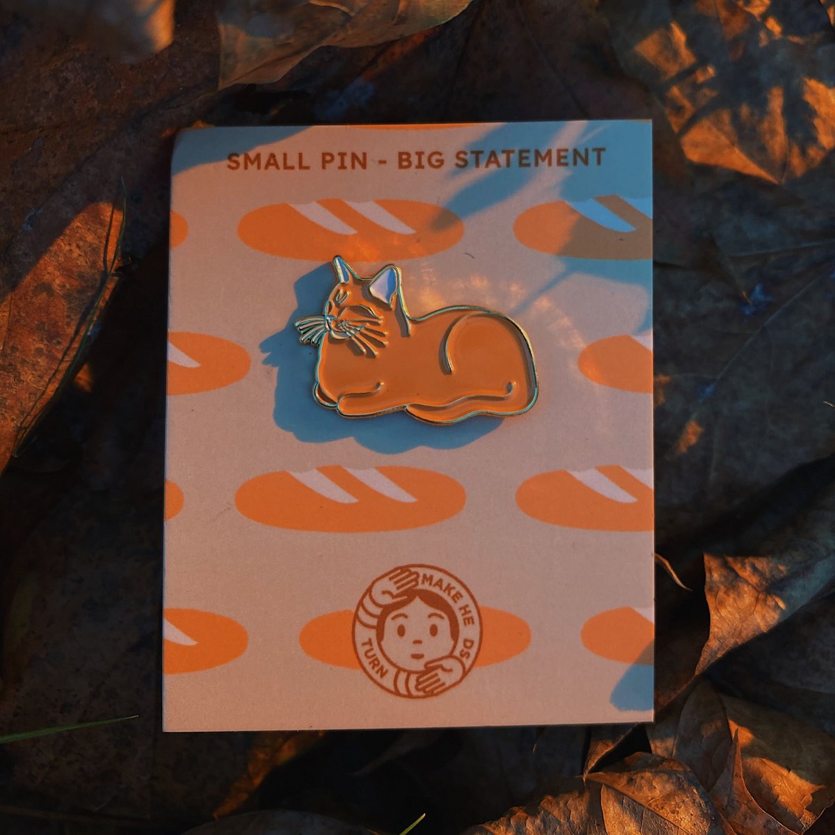 Enamel Pin "Cat Loaf"