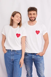 T-shirt patch coeur brodé