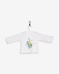 'Unique Jack and the Magic Bean T-shirt, 100% organic cotton, certified OEKO-TEX, available in sizes 12/18 mois, 6/12 mois, 18/24 mois, 3/6 mois. The t-shirt features a colorful graphic design with a magical theme.'
The product is a unique t-shirt featuring a graphic design with a magical theme, likely depicting characters or elements from the Jack and the Magic Bean story. The t-shirt is made of 100% organic cotton and is certified OEKO-TEX, ensuring it is free from harmful substances. It is available in various infant and toddler sizes, including 12/18 mois, 6/12 mois, 18/24 mois, and 3/6 mois.