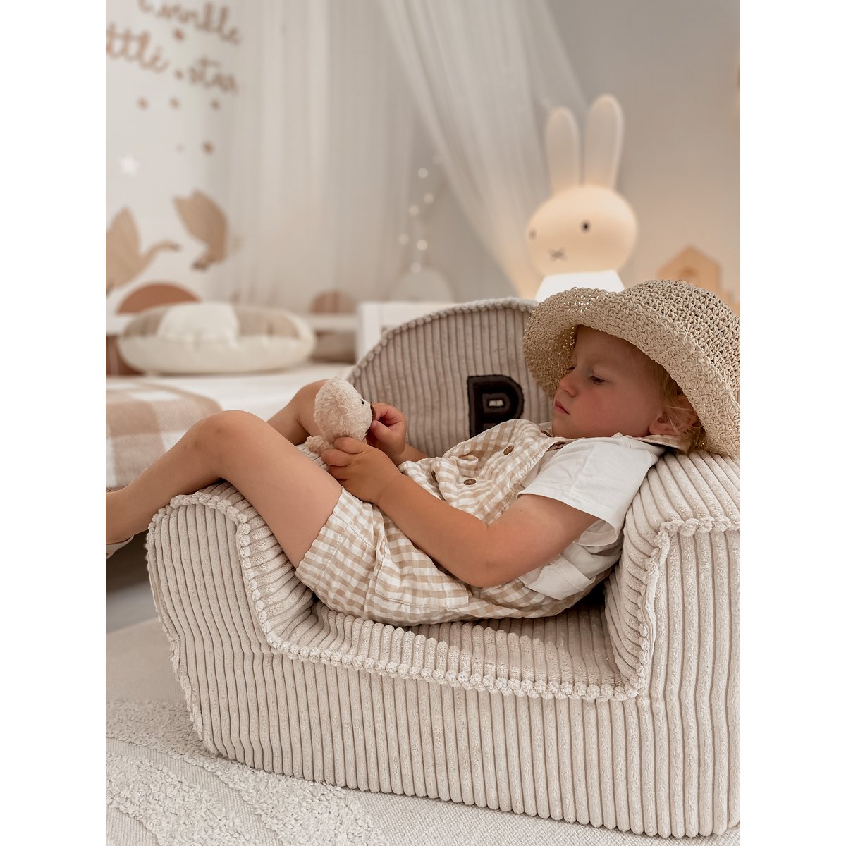 Cord-Babystuhl mit Buchstaben