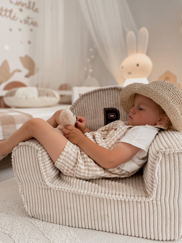 Cord-Babystuhl mit Buchstaben