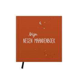 Negen maanden boek | roestbruin | heelal
