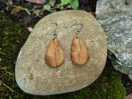 Boucles d'oreilles pendantes en forme de goutte en bois d'olivier remarquablement maîtrisé, très léger, surface huilée mate