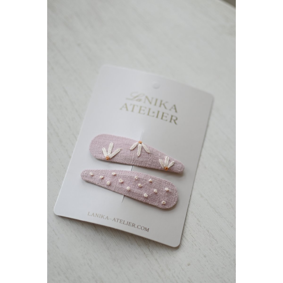 Barrettes à cheveux brodées à la main fleuries + pois rose bébé