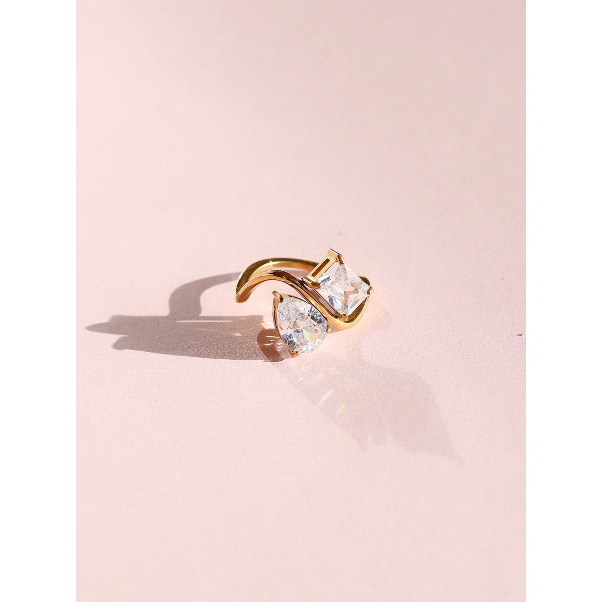 Pierina - Pæreformet forlovelsesring guld